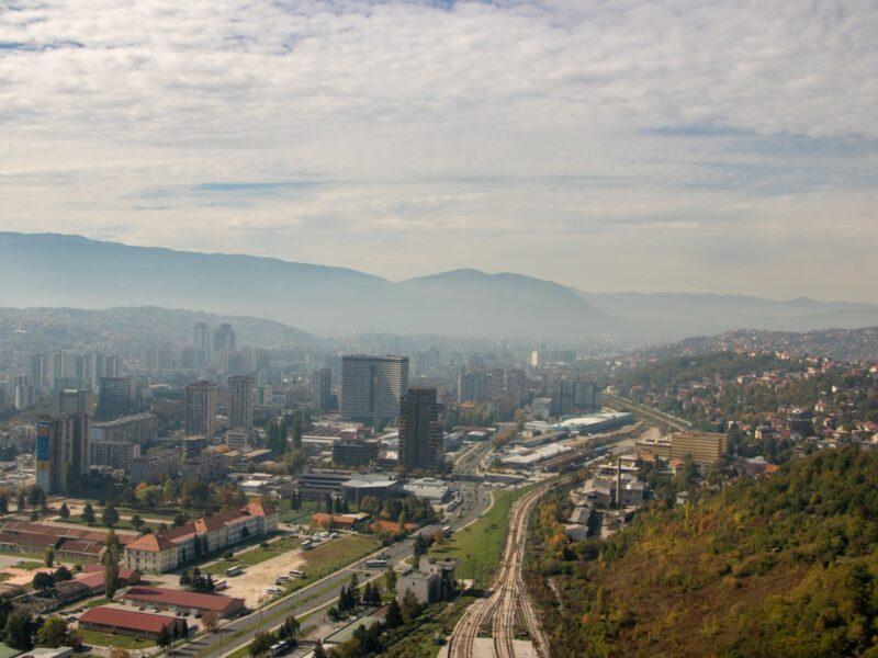 https://fbaprodcontent.blob.core.windows.net/fba-bloggen-prod/2023/05/1500_979_Bosniens-och-Hercegovinas-huvudstad-Sarajevo_IMG_6456-2-800x600.jpg
